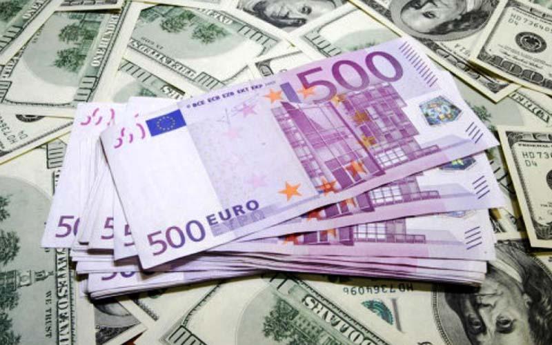 نرخ دلار و یورو در صرافی های بانکی
