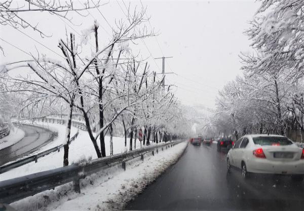 هشدار ؛ شروع بارش شبانه روزی برف در تهران از ساعاتی دیگر ، این بارش برف طولانی تر از بارش های یکشنبه است ، مدیریت شهری در آماده باش کامل قرار گرفته است